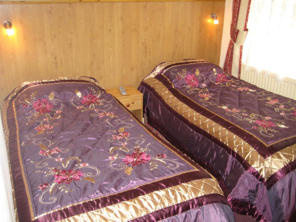 Family Room (2 Adults + 2 Children)